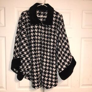 NWOT Jennifer Lauren Houndstooth Cape
